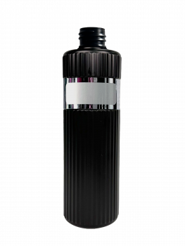 Leere 500ml PE Flasche in schwarz.